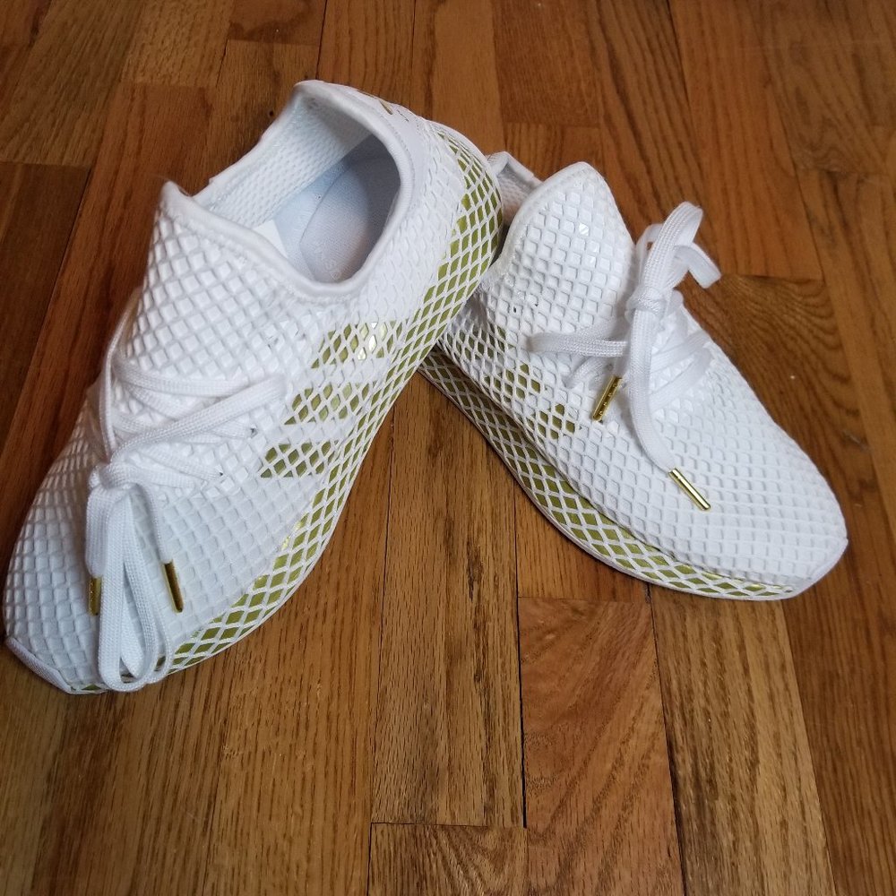Adidas White Mesh Deerupt Runner Size 7.5 ! NEW !